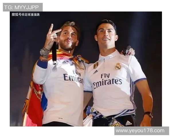 足球明星甜蜜官宣恋情浪漫瞬间曝光引发粉丝热议与祝福